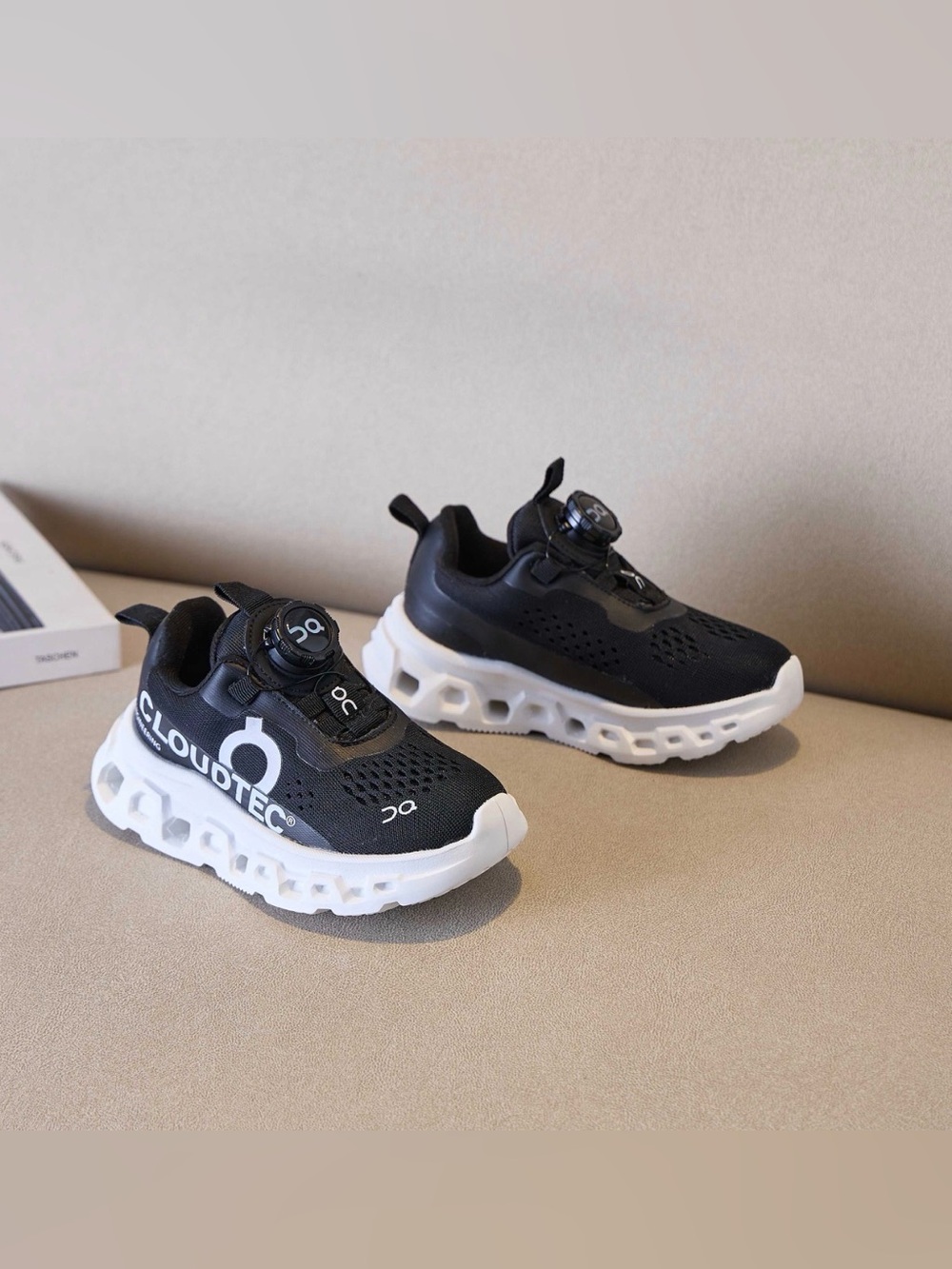 On Running Kids cloud X Black and White Cloud-inspired
Sneakers🙋🏻♀️🙋🏻(SIZE 11C) - Picture 3 of 4